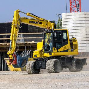 mittelgroßer Bagger