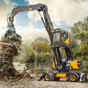 mittelgroßer Bagger