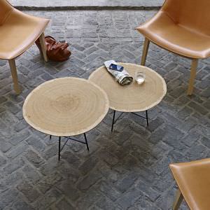 moderner Beistelltisch / aus Eiche / aus MDF / lackierter Stahl