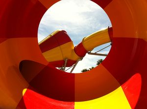 drehende Rutsche / für Aquapark / rohrförmig