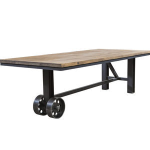 Industriedesign-Tisch