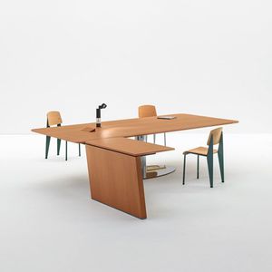 Multimedia-Schreibtisch