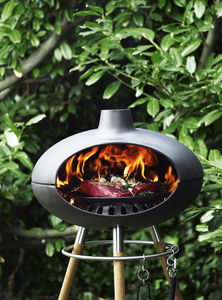 Holzofen / freistehend / Garten / Grill