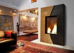 Holzkamin / modern / geschlossene Feuerstelle / Einbau
