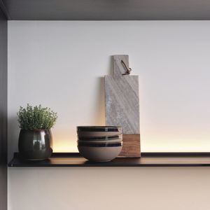 wandmontiertes Regal 1