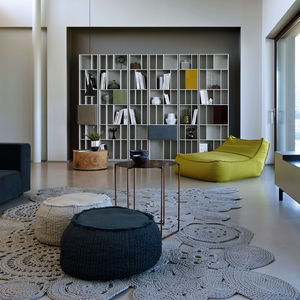 modernes Bücherregal