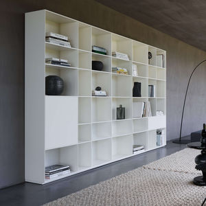 modernes Bücherregal