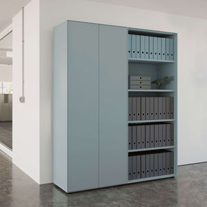 hoher Aktenschrank