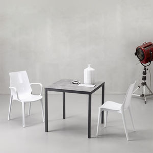 moderner Stuhl 1