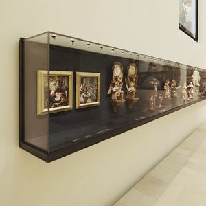 wandmontierte Vitrine