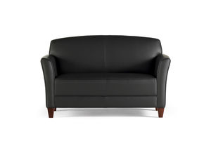 schwarzes Sofa