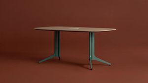 Tisch / minimalistisches Design 1