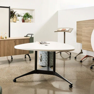 Design-Tisch 1