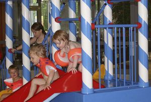 Spielturm für Kinder-Planschbecken