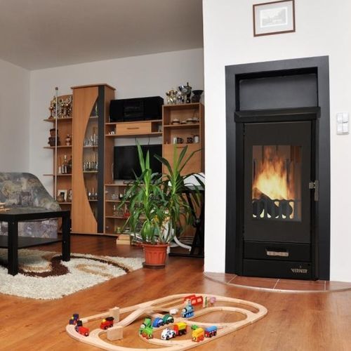 Wasserführender Kaminofen / Holz - 13/10.2 - VERNER a.s. - 13 kW / Multibrennstoff / freistehend