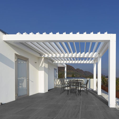 Angebaute Pergola - FRANGISOLE - Proverbio Outdoor Design - Aluminium / mit orientierbaren Lamellen
