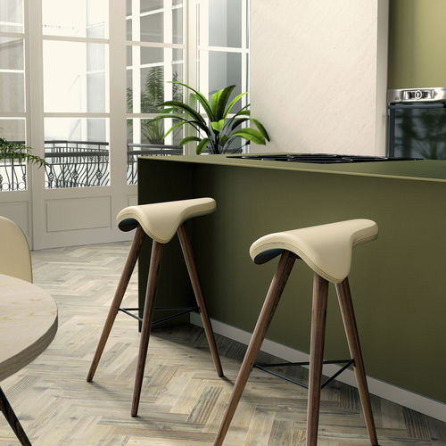 Moderner Barhocker - HORSE High - AROUNDtheTREE Design - Leder / Stoff / Kork