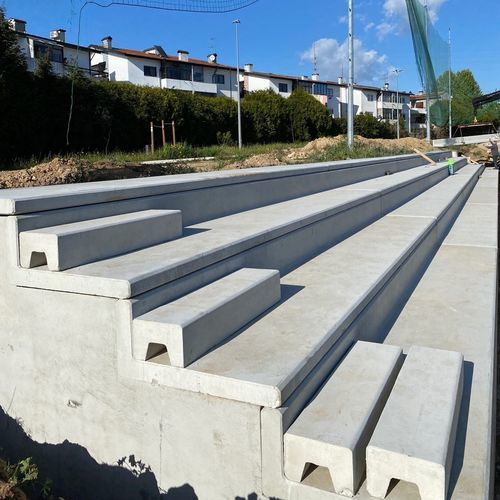 Fertigbau-Sitztribüne - A Cimenteira do Louro - Stahlbeton / gerade
