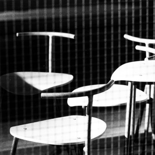 Moderner Stehtisch - LAMB’ CRIKAS - Iduna S.A. - aus Sperrholz / mit