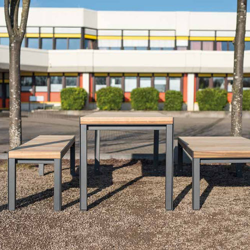 Moderner Picknicktisch - Linares levis - Gem. Westeifel Werke GmbH - Laubholz / Gestell aus heißlackiertem Stahl / rechteckig