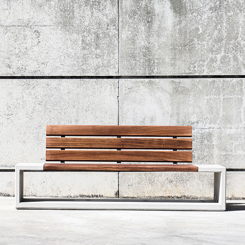 Moderne Bank für den öffentlichen Raum - OUTLINE : 531 - SIT Urban Design - Holz / Beton / mit Rückenlehne