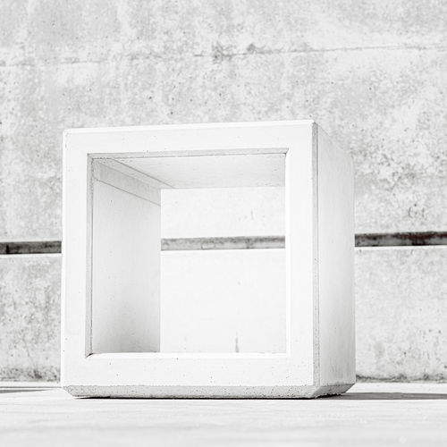 Moderner Hocker - OUTLINE : 537 - SIT Urban Design - Beton / quadratisch / für öffentliche Bereiche