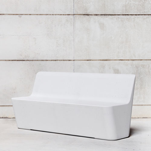 Bank für den öffentlichen Raum / minimalistisches Design - SMOOTH 590 - SIT Urban Design - Beton / mit Rückenlehne / ohne Armlehnen