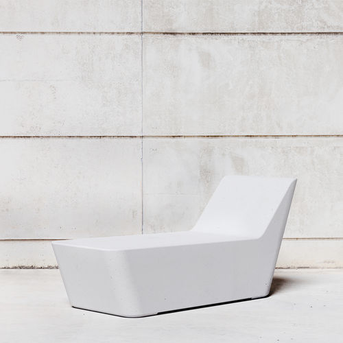Sonnenliege / minimalistisches Design - SMOOTH: 594 - SIT Urban Design - Beton / für öffentliche Bereiche / weiß