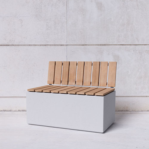 Moderne Bank für den öffentlichen Raum - Box to Box 112 WB - SIT Urban Design - Holz / Beton / mit Rückenlehne