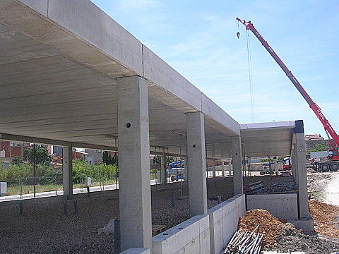 Fertigbeton-Träger - Planas - Stahlbeton / rechteckig