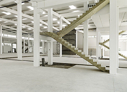 Halbgewendelte Treppe - Planas - Betonstufen / mit Betonstruktur / technisch