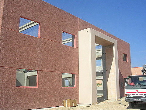 Vordach für Eingang - Planas - mit Betonstruktur / flach / modern