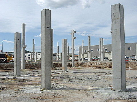 Fertig -Pfeiler / Stahlbeton - Planas