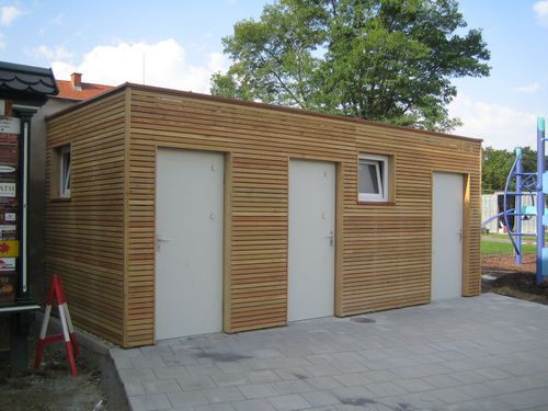 Öffentliche Toilette / Holz - FUERSTENFELD - Containex - einfach