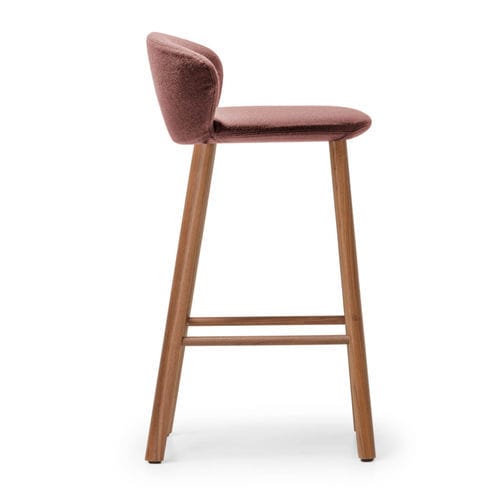 Moderner Hocker - NOT - True Design srl - Stoff / Gestell aus Holz / mit Fußstütze