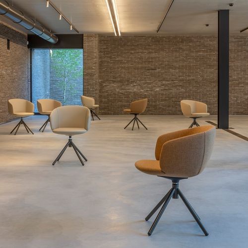 Moderner Besuchersessel - NOT - True Design srl - Stoff / Polyurethanschaum / Stahl