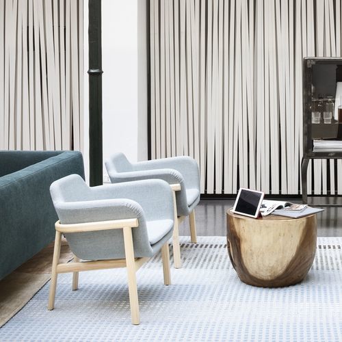 Moderner Besuchersessel - SLIGHT - True Design srl - Stoff / Schaumstoff / Holz