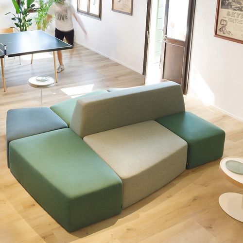 Moderne Ottomane - STONE - True Design srl - Stoff / Holz / Schaumstoff