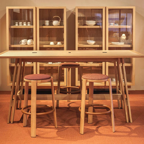 Moderner Hocker - CUTE - True Design srl - Eiche / Massivholz / Esche