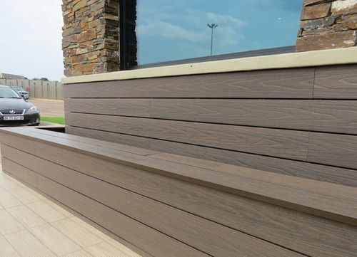 Fassadenverkleidung aus Lamellen - ULTRASHIELD® - newtechwood - Verbundwerkstoff / gerillt / Holzoptik