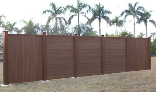 Plattenzaun - ULTRASHIELD® - newtechwood - für Wohnhaus / Verbundholz / modern