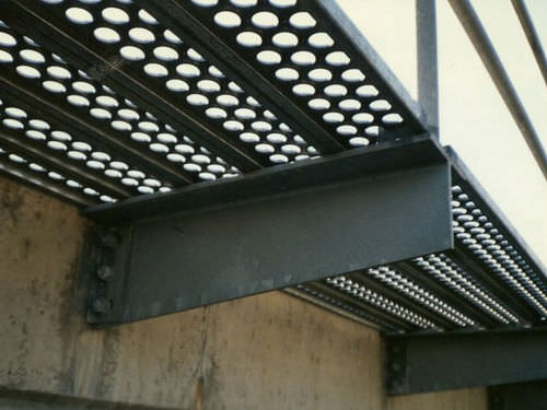 Metall-Gitterrost - SAFETY-GRIP® - AMICO - Alabama Metal Industries - für Übergang