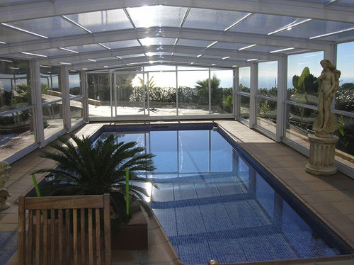 Hohe Schwimmbadüberdachung - CAPRI - abrisol - teleskopisch / Metall / Polycarbonat