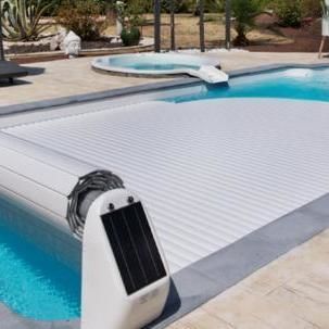 Flache Schwimmbadüberdachung - e-Solar - abrisol - Schiebe / Polycarbonat / motorisiert