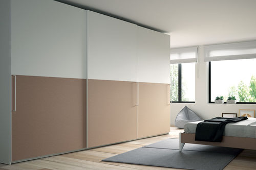 Moderner Kleiderschrank - HORIZON - Lagrama - Glas / mit Schiebetür