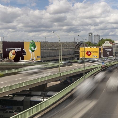 Reklamefläche für Gebäudefassaden - JCDecaux - Mobilier Urbain