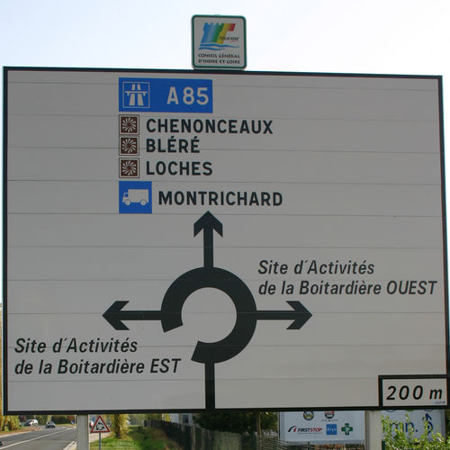 Bodenstehendes Schild - PAL - Aximum - Metall / zur Orientierung / für Außenbereich