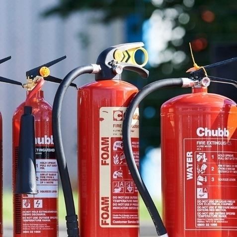 Edelstahl-Feuerlöscherständer - Chubb - rot / wandmontiert