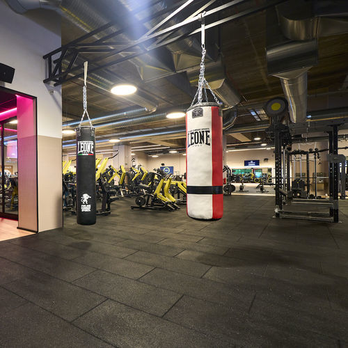 Sportboden für den Innenraum - DROPTILE BLACK - Tarkett Sports Indoor - Elastomer / Polyurethan / EPDM