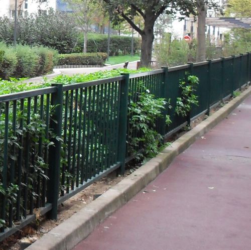 Stabzaun - Essentiel - LIPPI - für Grünanlagen / Spielplatz / für öffentliche Bereiche